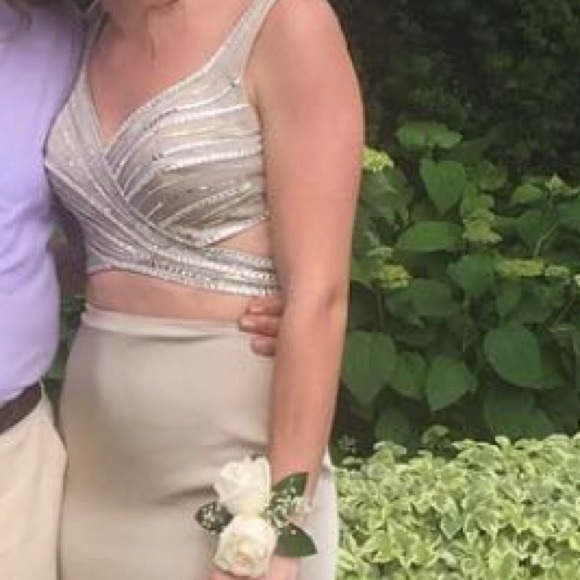 🔥 Le Femme size 2 Prom dress great condition worn once - Picture 6 of 7